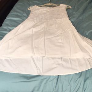 Pretty & flirty white floral accented dress